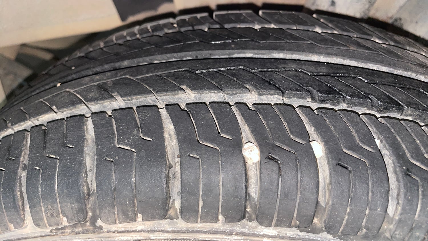 Used 2013 Hyundai Grand i10 Sportz 1.2 Kappa VTVT Petrol Manual tyres LEFT REAR TYRE TREAD VIEW
