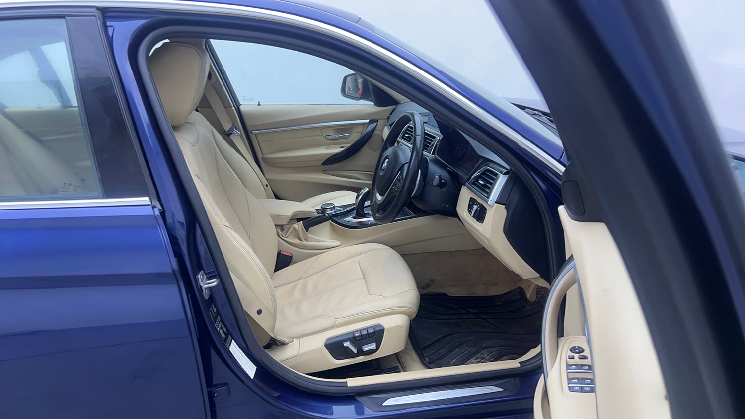 Used 2018 BMW 3 Series 320d Luxury Line Diesel Automatic interior RIGHT SIDE FRONT DOOR CABIN VIEW