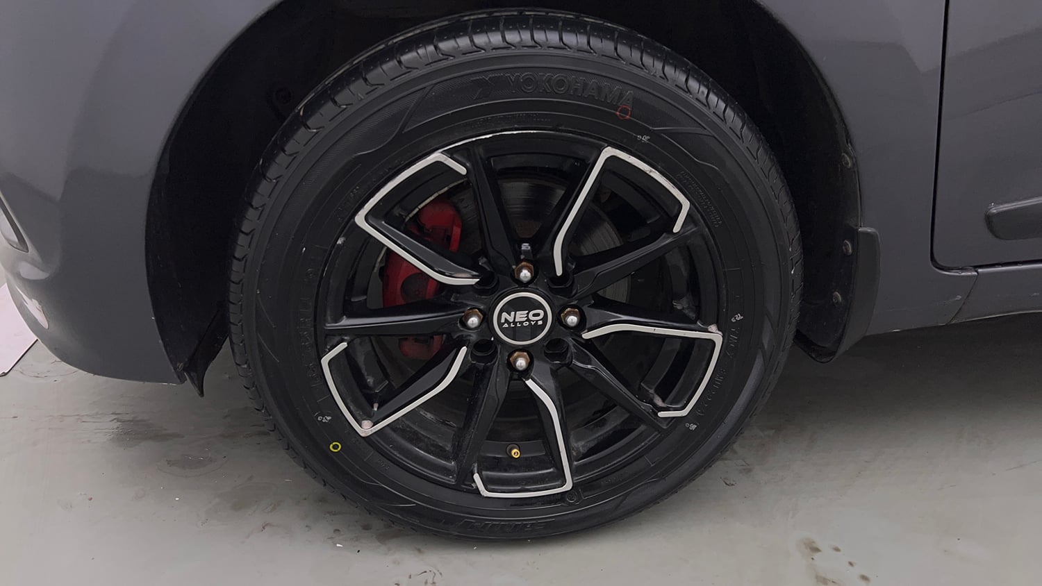 Used 2015 Hyundai Grand i10 Sportz 1.2 Kappa VTVT Petrol Manual tyres LEFT FRONT TYRE RIM VIEW