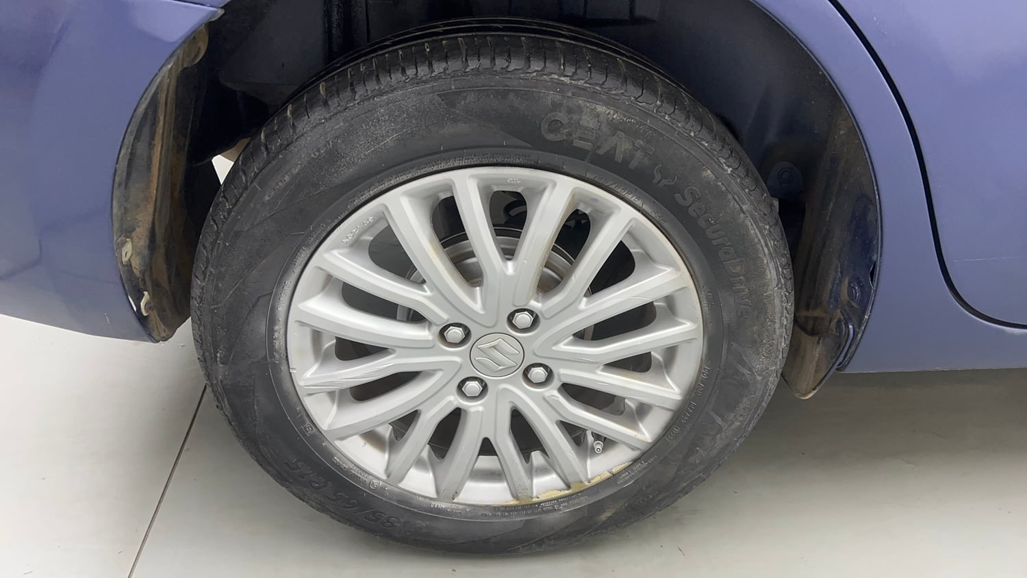 Used 2017 Maruti Suzuki Dzire ZXi AMT Petrol Automatic tyres RIGHT REAR TYRE RIM VIEW