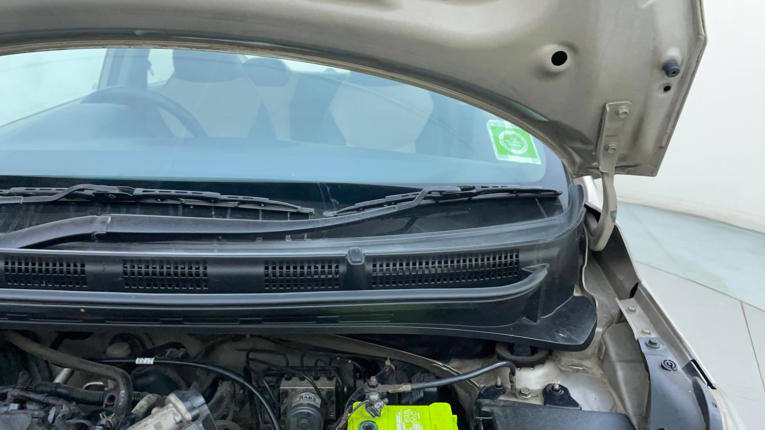 Used 2019 Hyundai Santro Era Executive Petrol Manual engine ENGINE LEFT SIDE HINGE & APRON VIEW