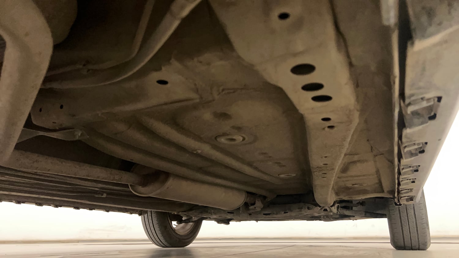 Used 2018 Maruti Suzuki Ignis Zeta 1.2 AMT Petrol Automatic extra REAR RIGHT UNDERBODY VIEW