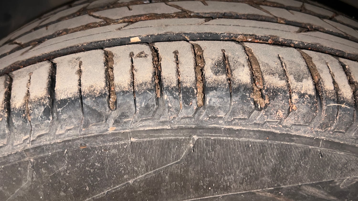 Used 2019 Hyundai Venue SX 1.4 (O) CRDi Diesel Manual tyres LEFT FRONT TYRE TREAD VIEW