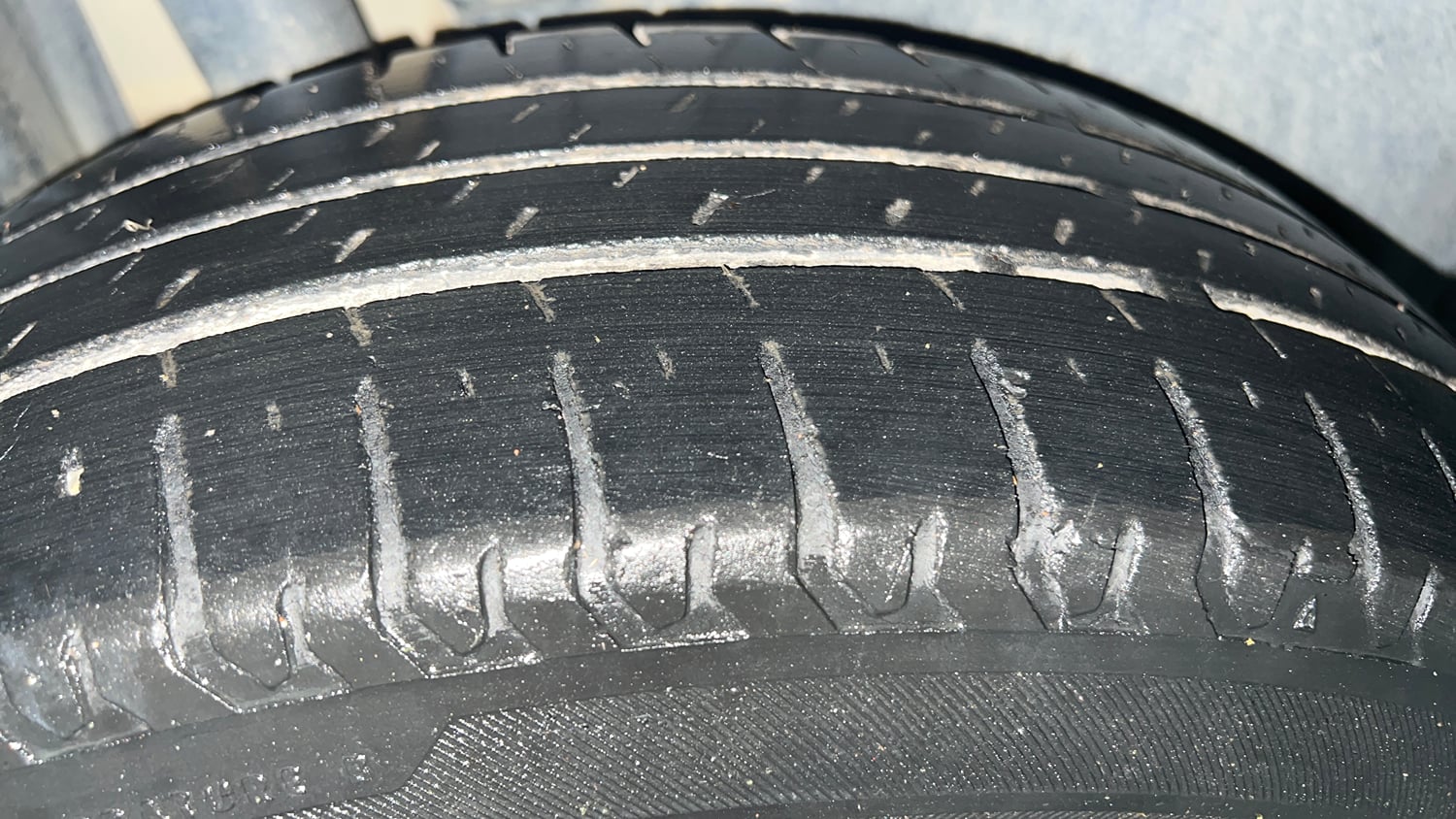 Used 2020 Maruti Suzuki Dzire ZXi Petrol Manual tyres RIGHT REAR TYRE TREAD VIEW