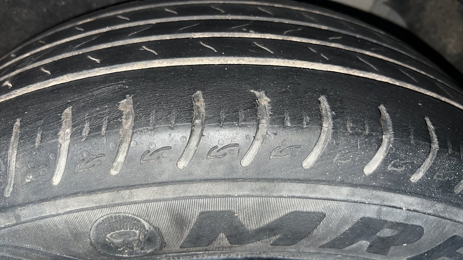 Used 2022 Kia Carens Luxury Plus 1.4 Petrol 7 STR Petrol Manual tyres LEFT REAR TYRE TREAD VIEW