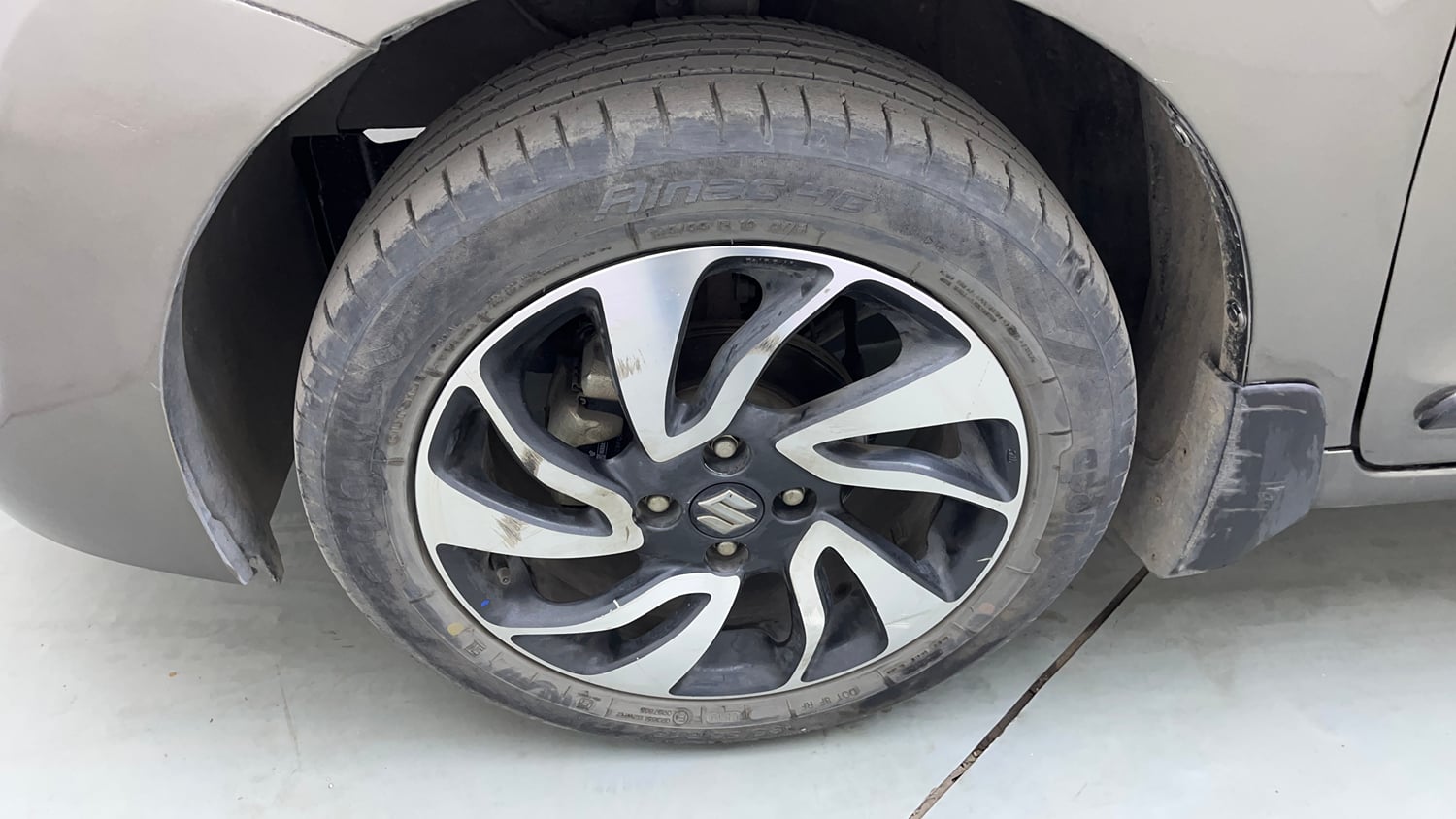 Used 2019 Maruti Suzuki Baleno Zeta Petrol Manual tyres LEFT FRONT TYRE RIM VIEW
