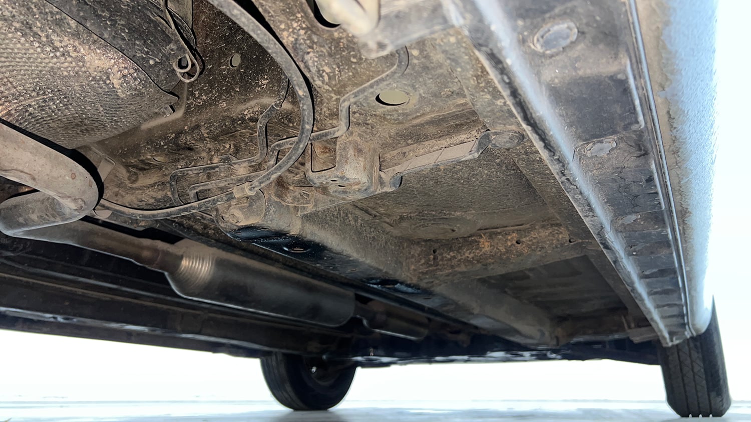 Used 2015 Maruti Suzuki Swift Lxi (O) Petrol Manual extra REAR RIGHT UNDERBODY VIEW