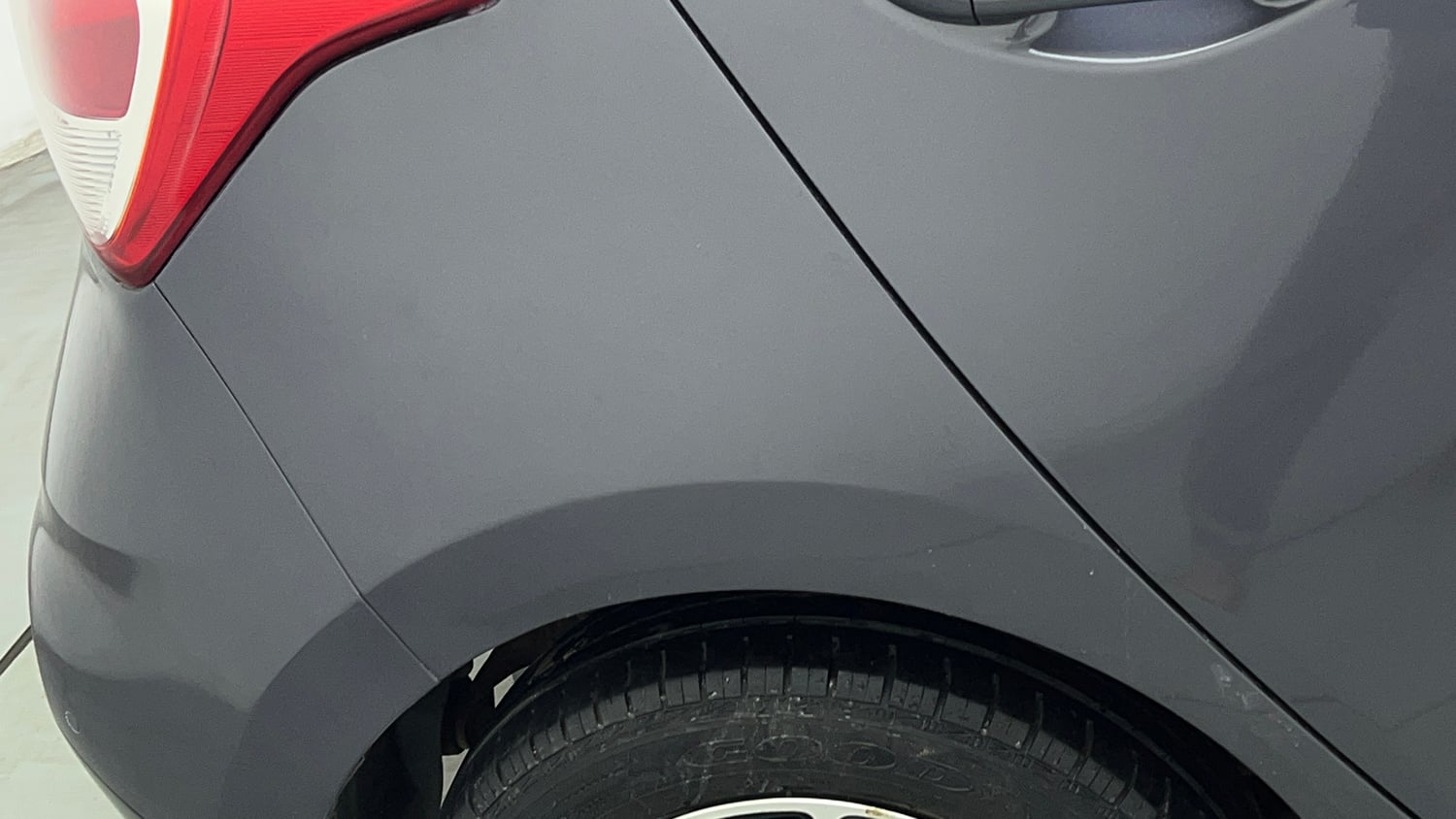 Used 2017 Hyundai Grand i10 Sportz (O) AT 1.2 Kappa VTVT Petrol Automatic dents MINOR DENT