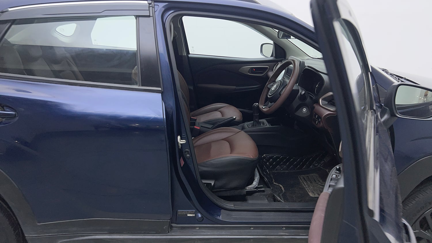 Used 2023 Maruti Suzuki Fronx Delta Plus 1.2L MT Petrol Manual interior RIGHT SIDE FRONT DOOR CABIN VIEW