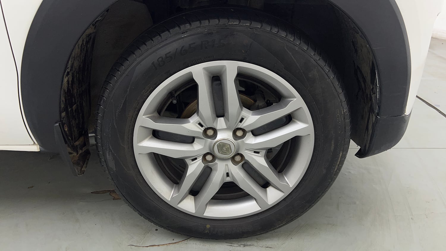 Used 2024 Renault Triber RXZ Petrol Manual tyres RIGHT FRONT TYRE RIM VIEW