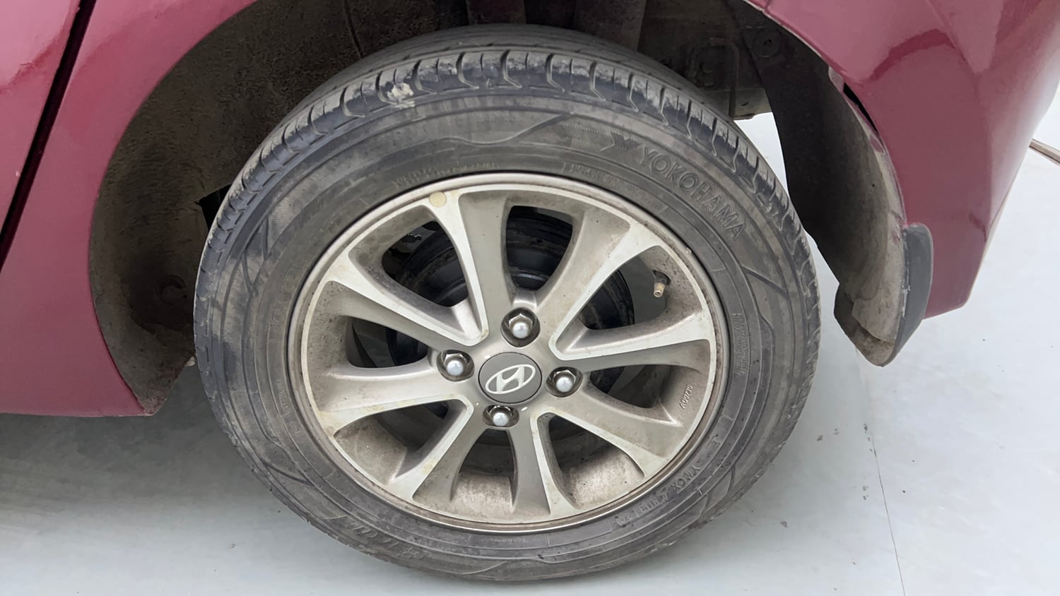 Used 2015 Hyundai Grand i10 Asta 1.2 Kappa VTVT Petrol Manual tyres LEFT REAR TYRE RIM VIEW