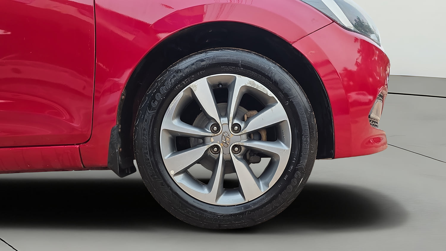 Used 2018 Hyundai Elite i20 Asta 1.2 Dual Tone Petrol Manual tyres RIGHT FRONT TYRE RIM VIEW