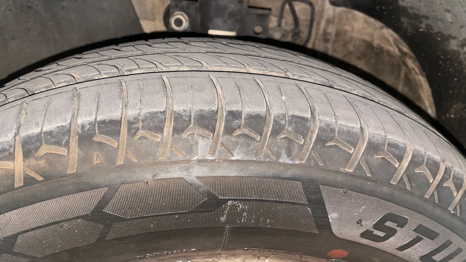 Used 2019 Volkswagen Ameo Trendline 1.0L (P) Petrol Manual tyres LEFT FRONT TYRE TREAD VIEW