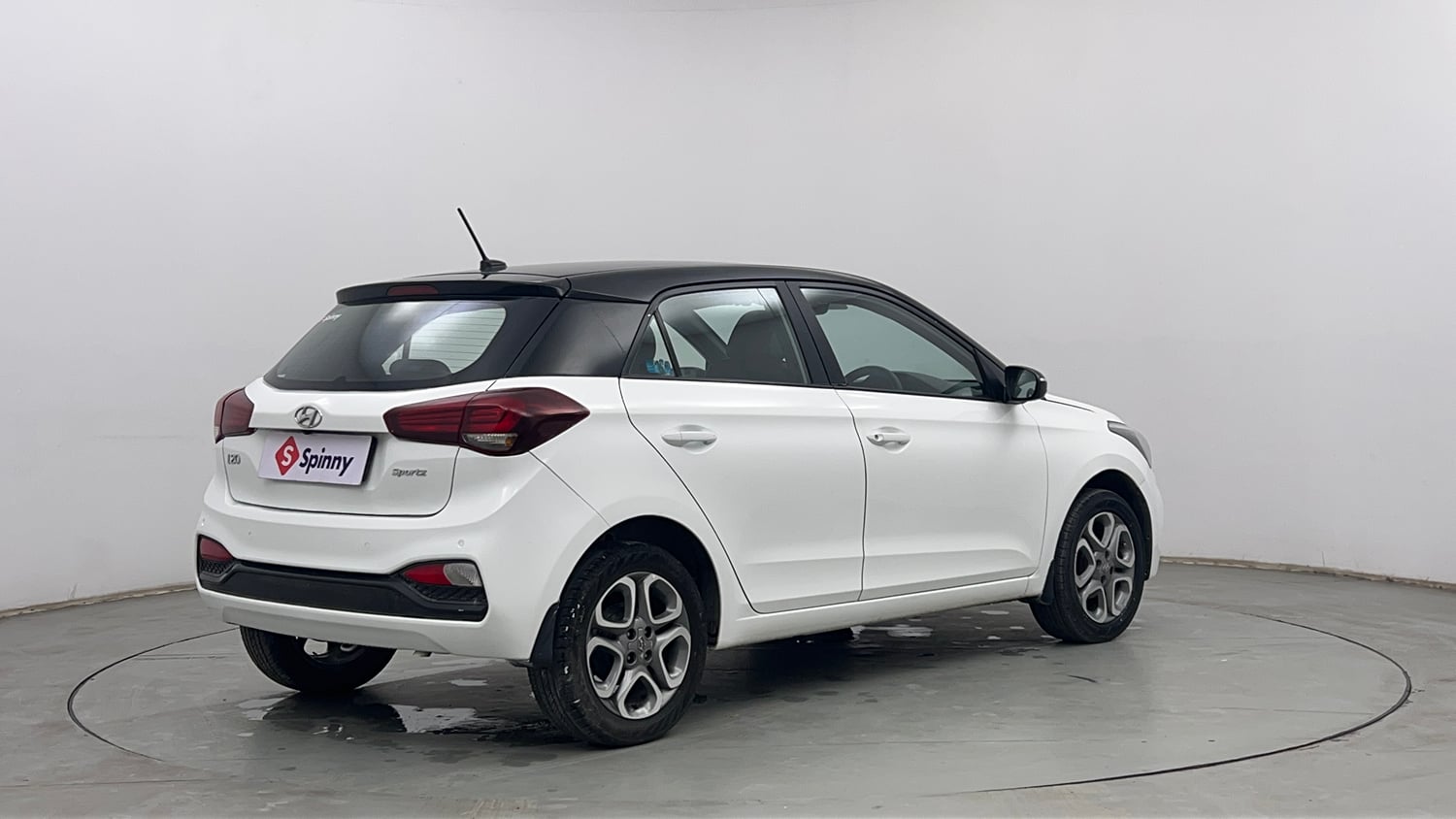 Used 2019 Hyundai Elite i20 Sportz Plus 1.2 Dual Tone Petrol Manual exterior RIGHT REAR CORNER VIEW