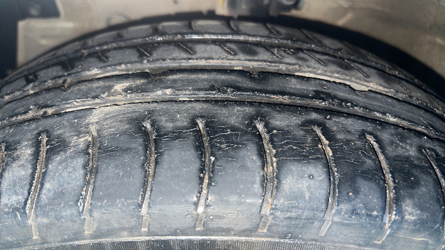 Used 2013 Maruti Suzuki Ertiga Vxi Petrol Manual tyres LEFT FRONT TYRE TREAD VIEW