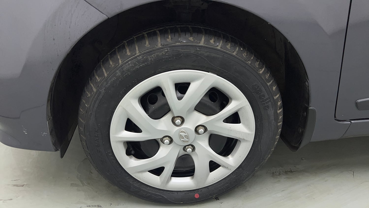 Used 2018 Hyundai Grand i10 Sportz 1.2 Kappa VTVT Petrol Manual tyres LEFT FRONT TYRE RIM VIEW