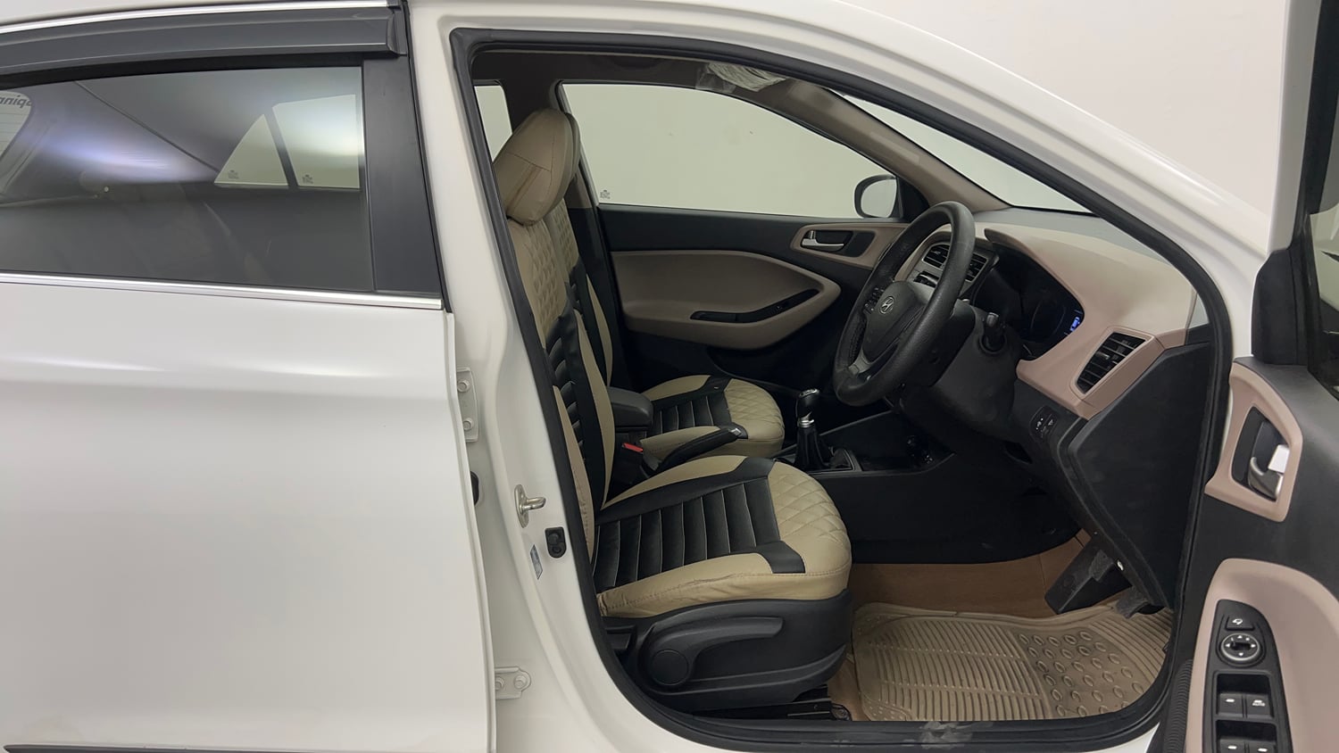 Used 2019 Hyundai Elite i20 Asta 1.2 (O) Petrol Manual interior RIGHT SIDE FRONT DOOR CABIN VIEW