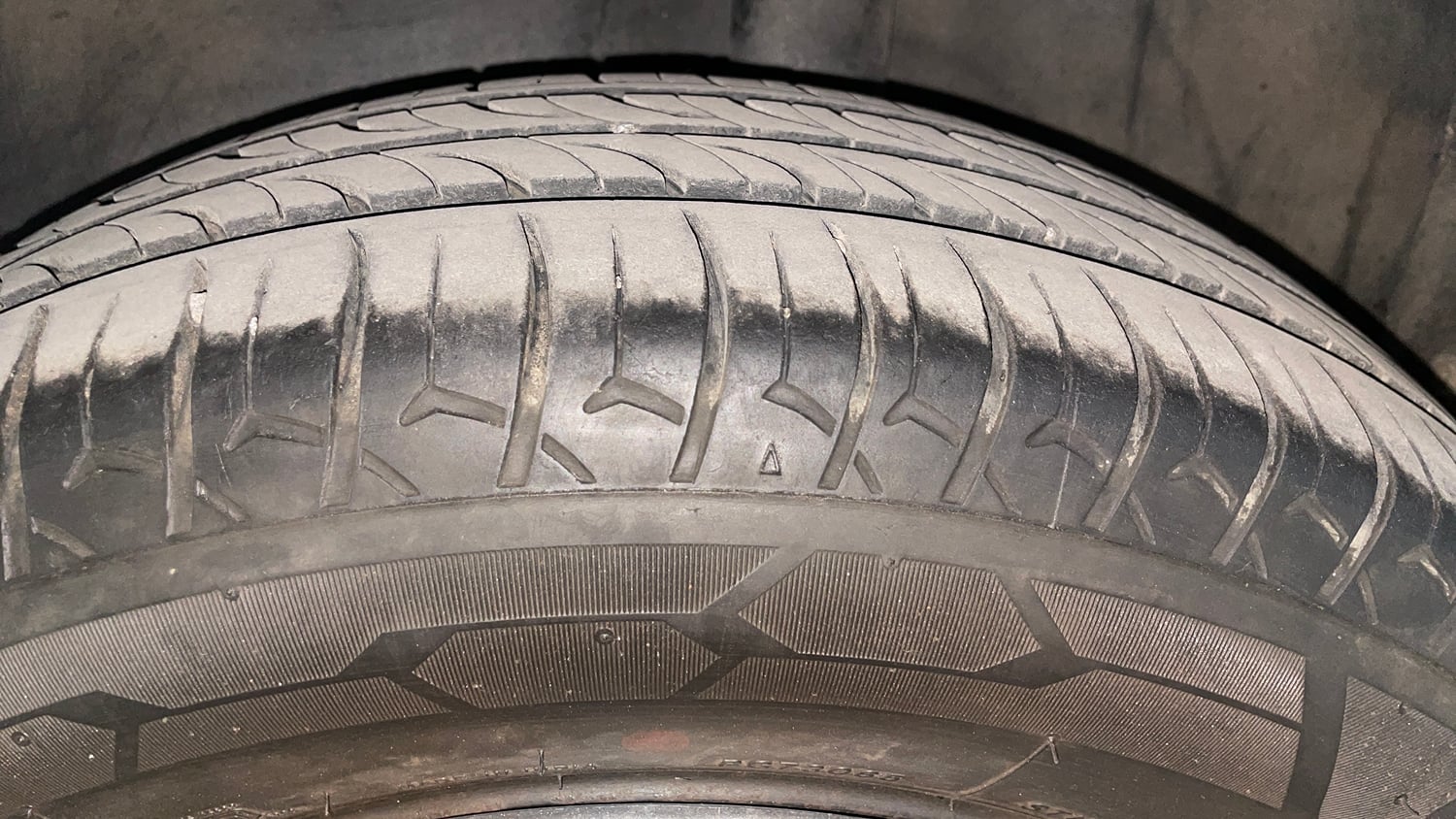 Used 2019 Volkswagen Ameo Trendline 1.0L (P) Petrol Manual tyres LEFT REAR TYRE TREAD VIEW