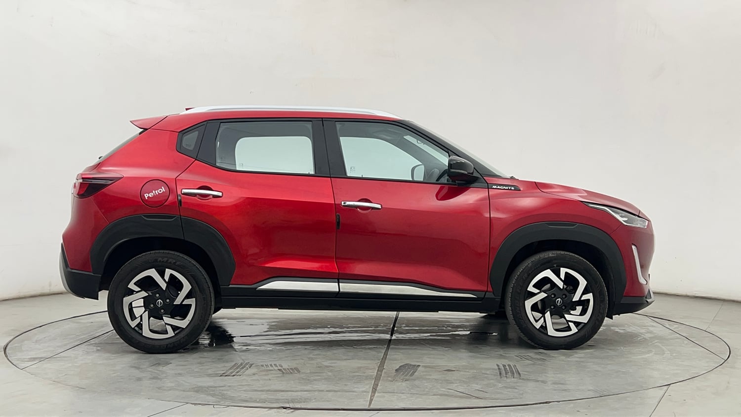 Used 2023 Nissan Magnite XV Turbo CVT Petrol Automatic exterior RIGHT SIDE VIEW
