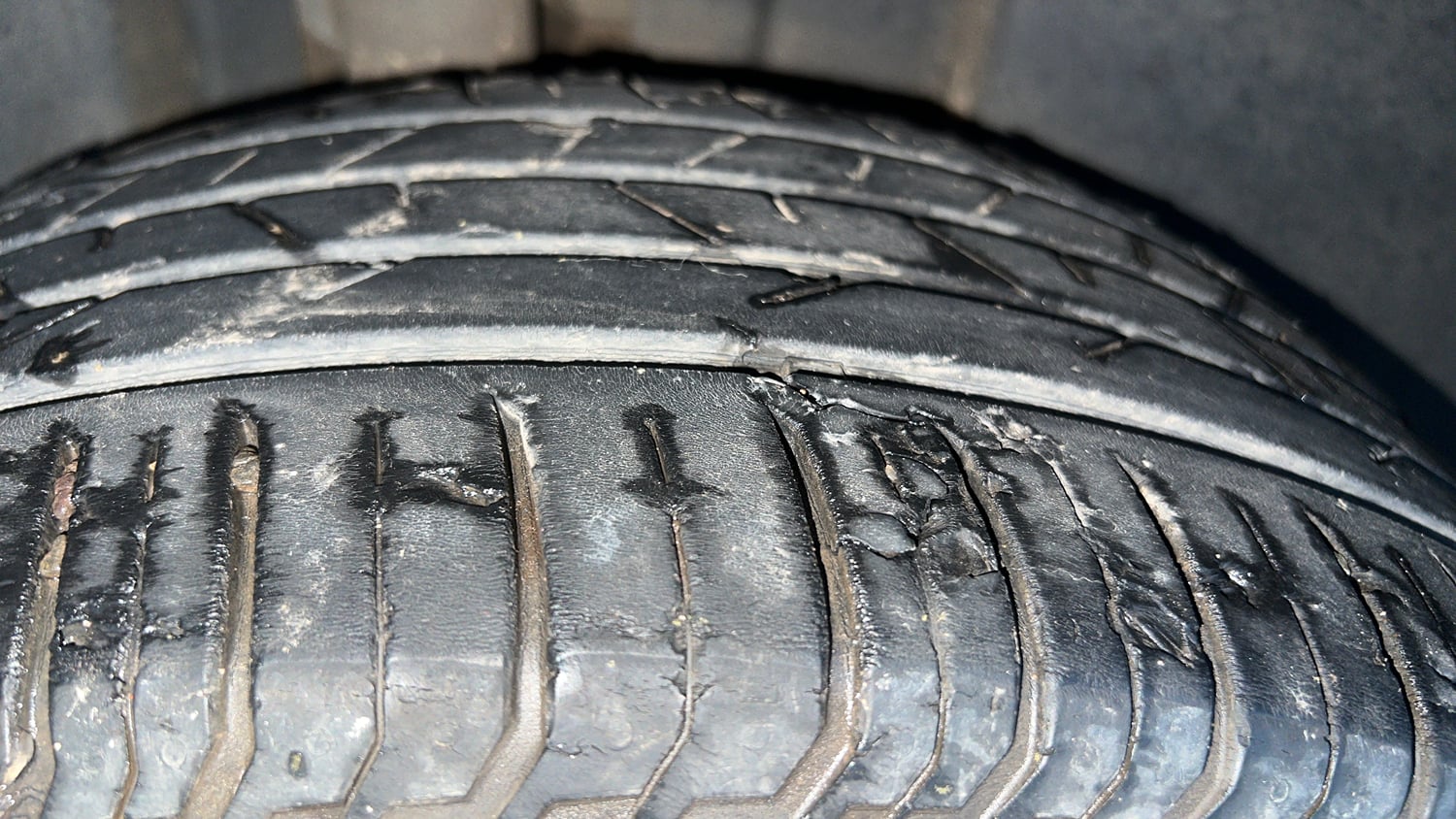 Used 2023 Skoda Slavia Style 1.0L TSI AT Petrol Automatic tyres RIGHT REAR TYRE TREAD VIEW