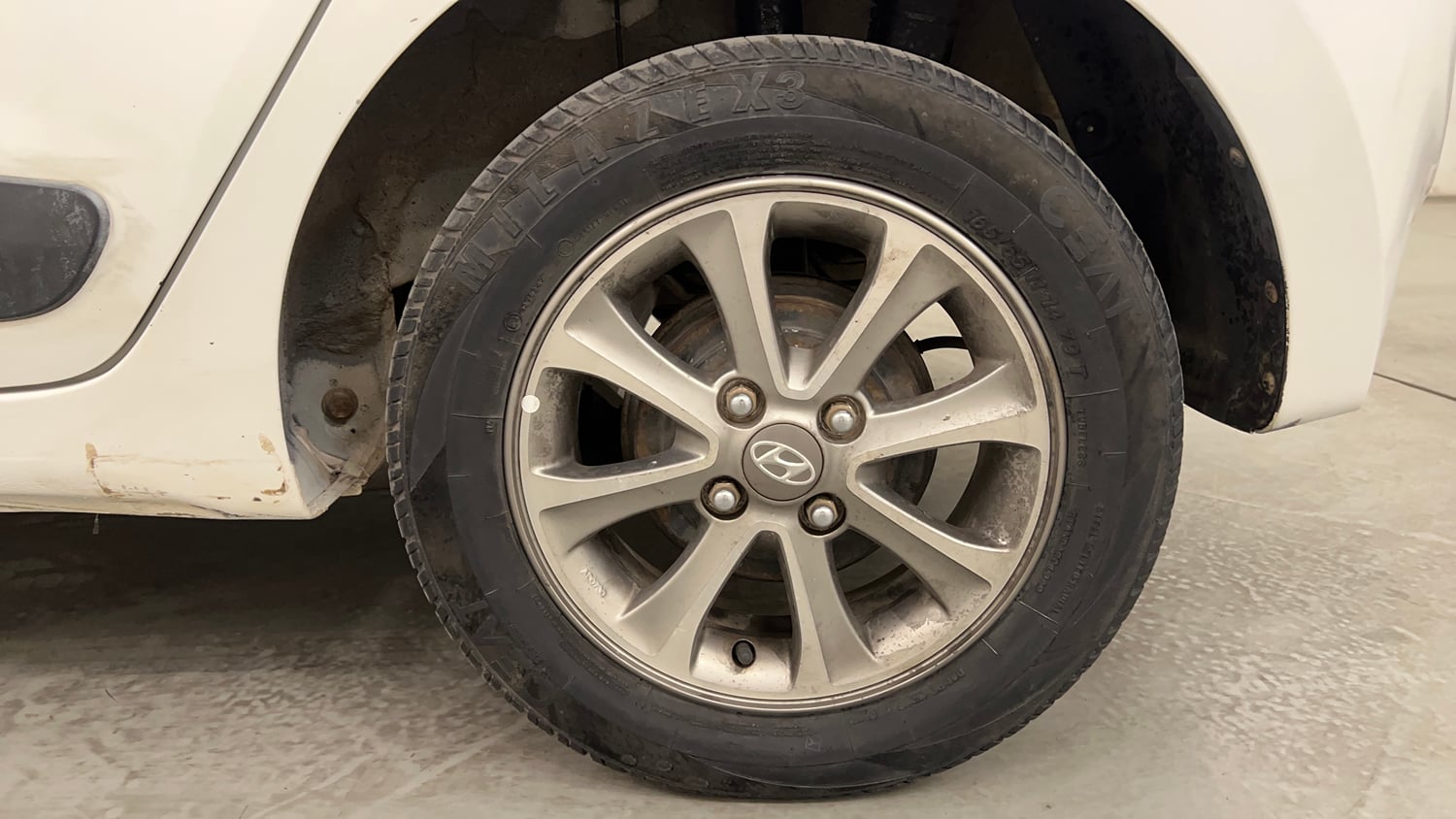 Used 2015 Hyundai Grand i10 Asta 1.2 Kappa VTVT Petrol Manual tyres LEFT REAR TYRE RIM VIEW
