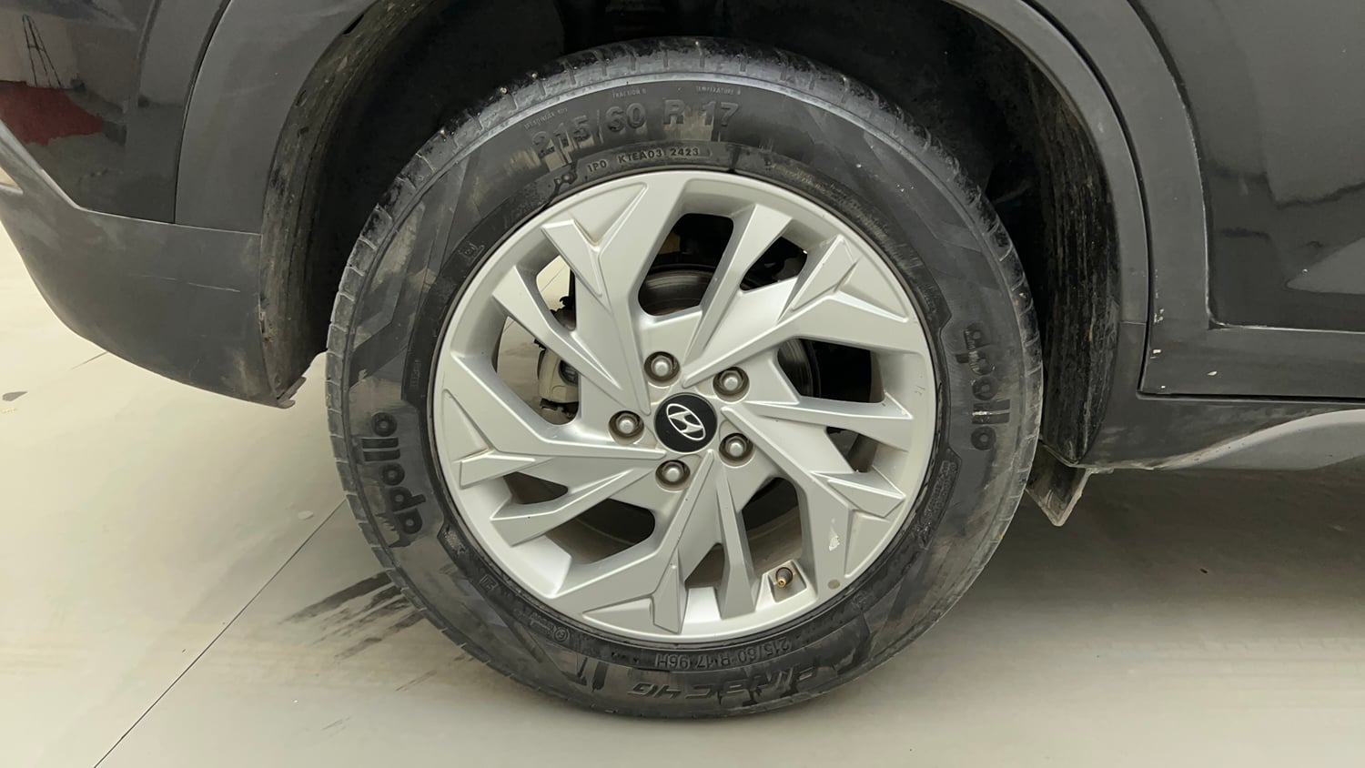 Used 2023 Hyundai Creta SX 1.5 Petrol Petrol Manual tyres RIGHT REAR TYRE RIM VIEW