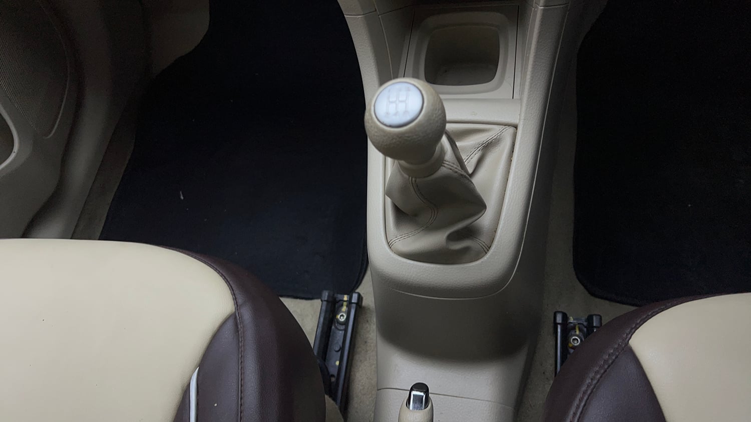 Used 2018 Maruti Suzuki Ertiga VXI Petrol Manual interior GEAR  KNOB VIEW
