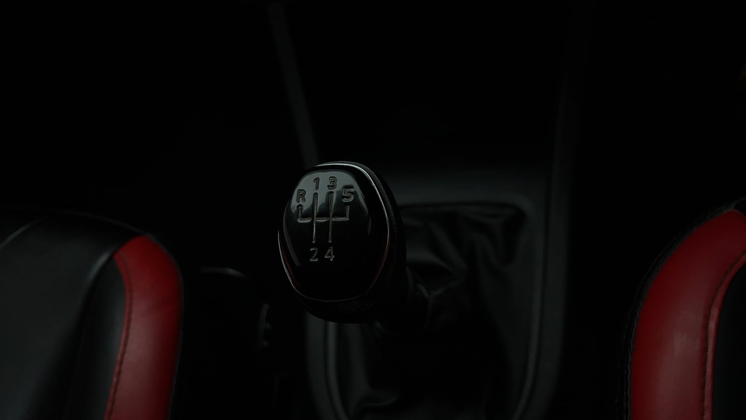Used 2024 Renault Triber RXZ Petrol Manual interior GEAR  KNOB VIEW