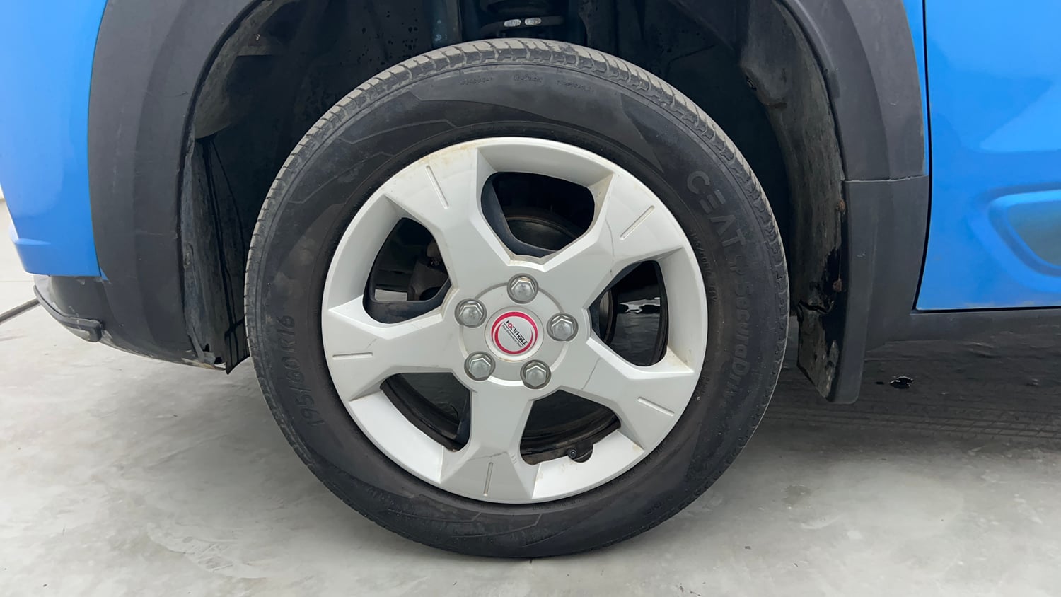 Used 2021 Renault Kiger RXT 1.0 Turbo MT Dual Tone Petrol Manual tyres LEFT FRONT TYRE RIM VIEW