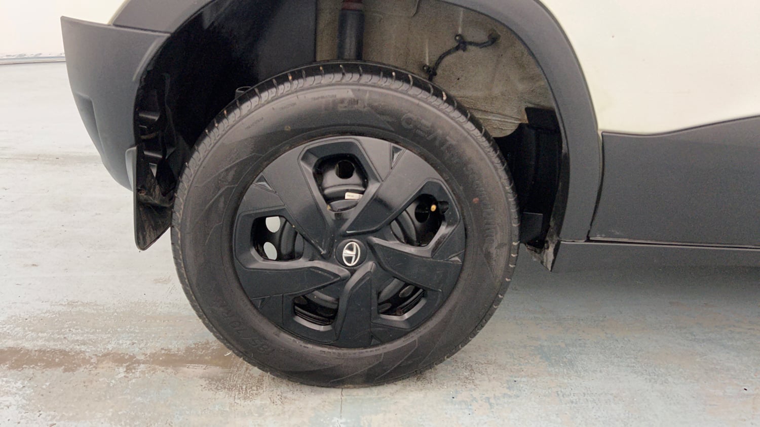 Used 2024 Tata Punch Pure MT Petrol Manual tyres RIGHT REAR TYRE RIM VIEW