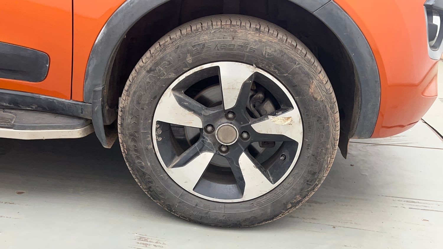 Used 2019 Tata Nexon XZA Plus Petrol Dual Tone Petrol Automatic tyres RIGHT FRONT TYRE RIM VIEW