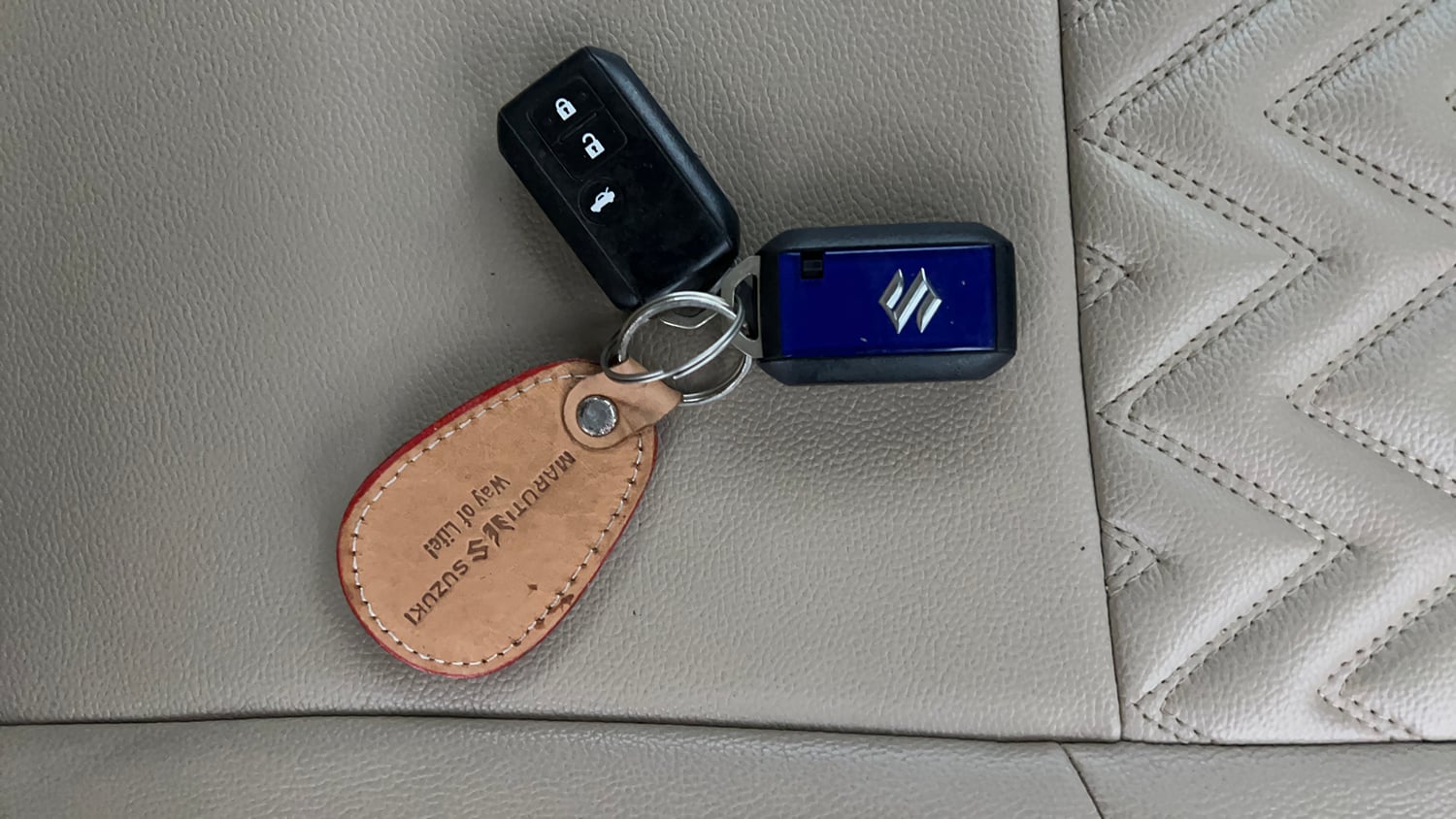 Used 2020 Maruti Suzuki Dzire ZXi Petrol Manual extra CAR KEY VIEW
