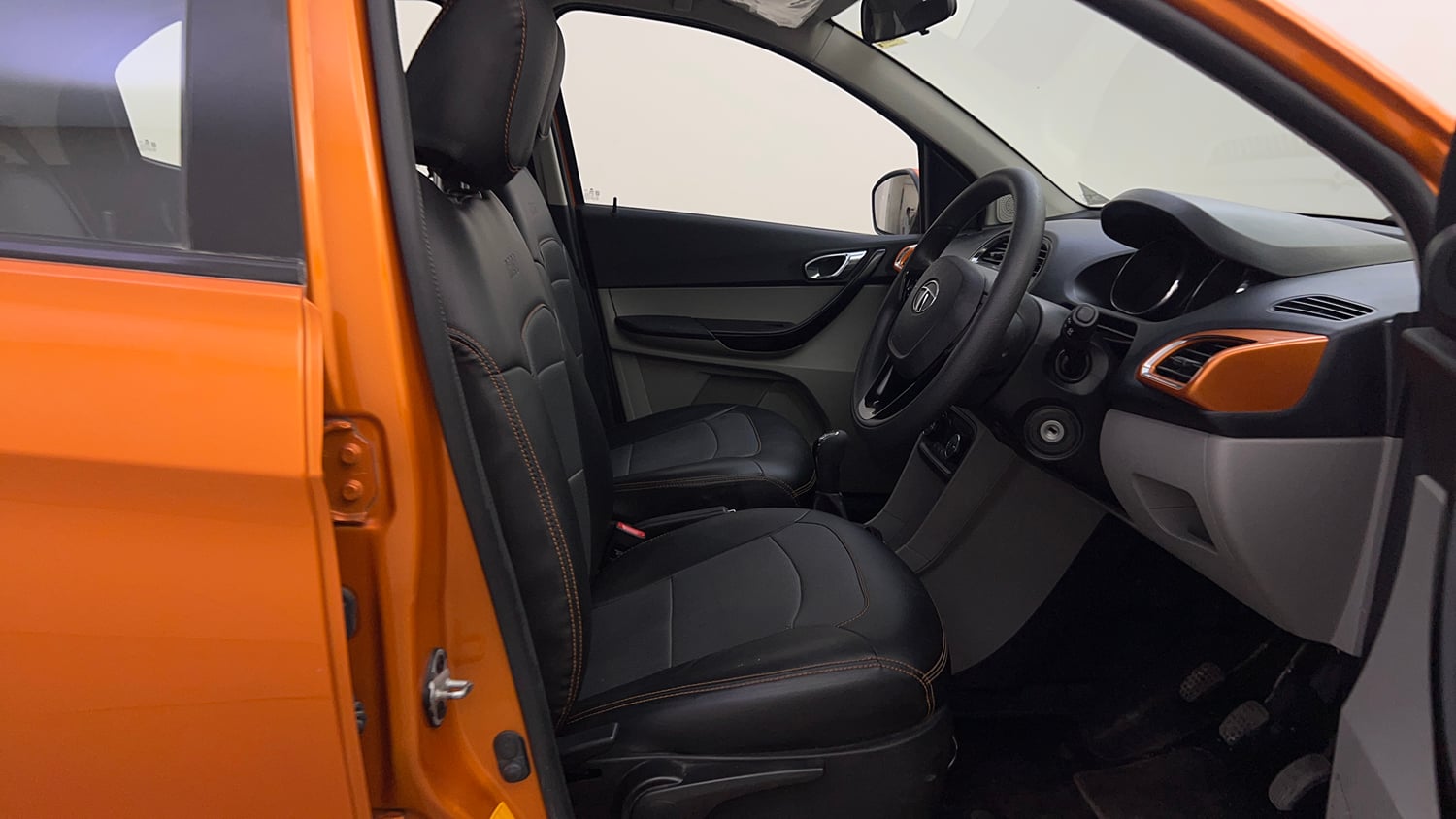 Used 2019 Tata Tiago Revotron XZ Plus Petrol Manual interior RIGHT SIDE FRONT DOOR CABIN VIEW