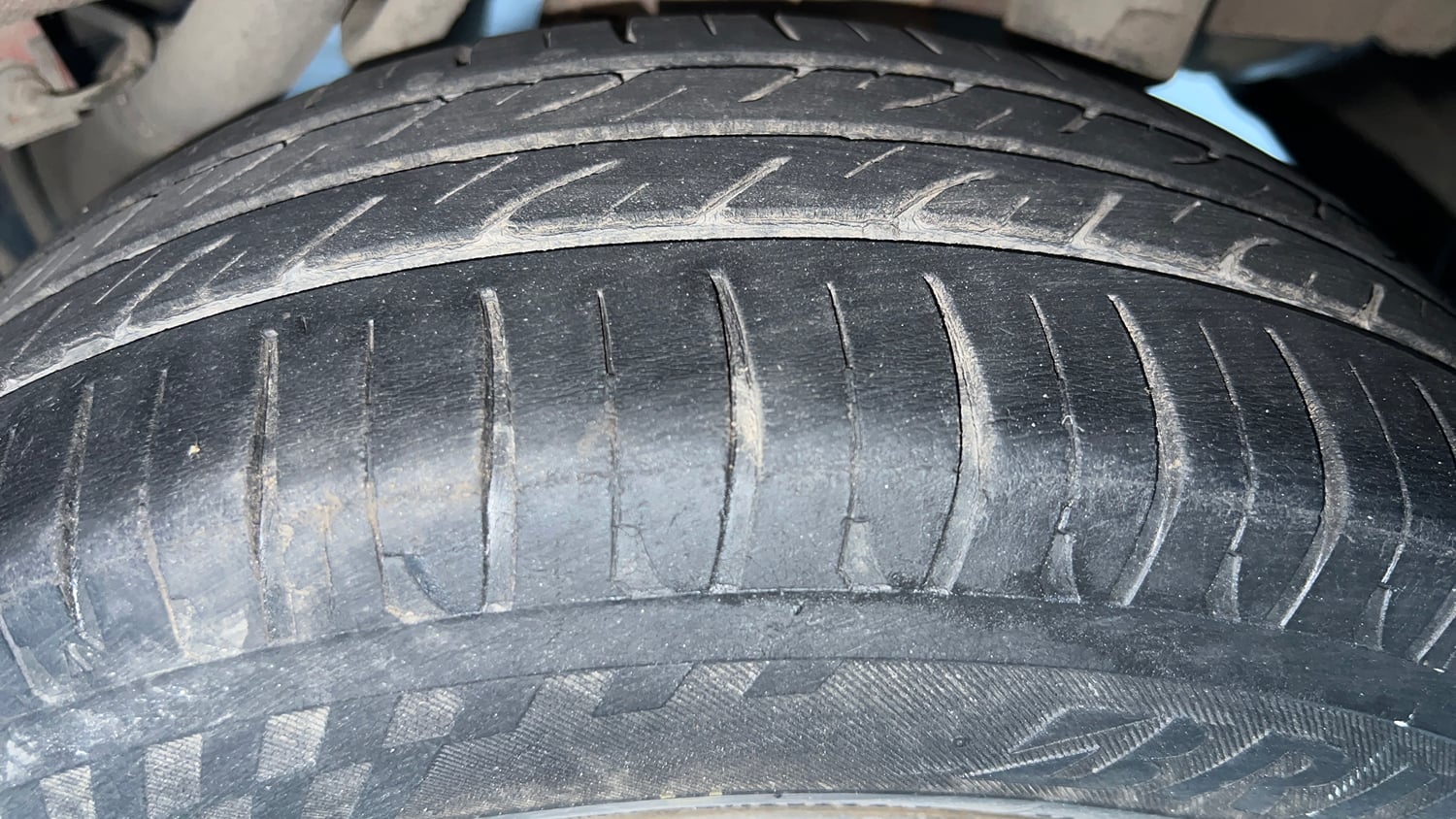 Used 2017 Mahindra KUV100 K4 6 STR Petrol Manual tyres LEFT REAR TYRE TREAD VIEW