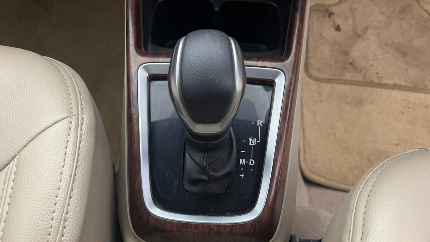 Used 2018 Maruti Suzuki Dzire ZXi Plus AMT Petrol Automatic interior GEAR  KNOB VIEW