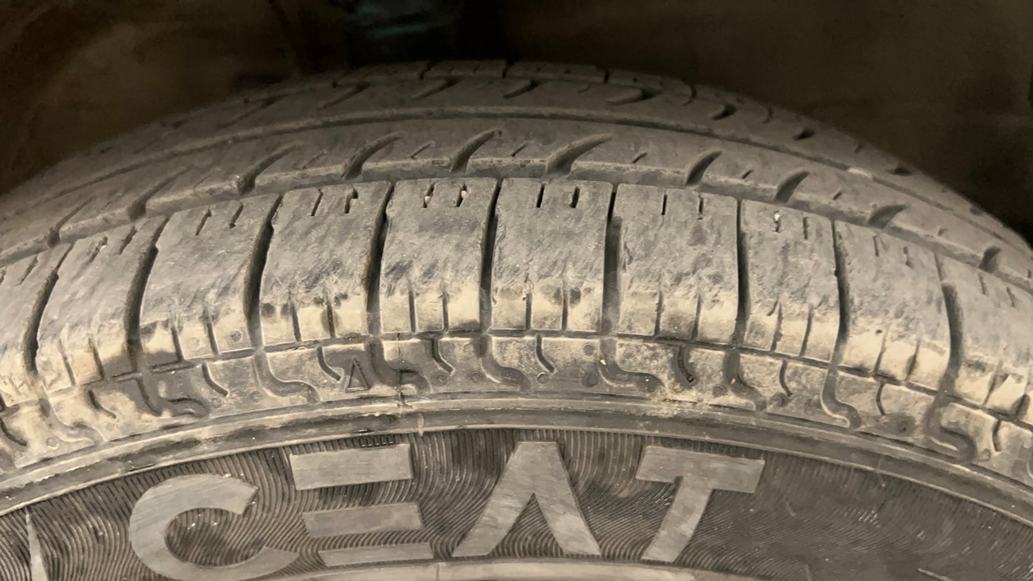 Used 2013 Maruti Suzuki Wagon R LXI CNG Cng Manual tyres RIGHT FRONT TYRE TREAD VIEW
