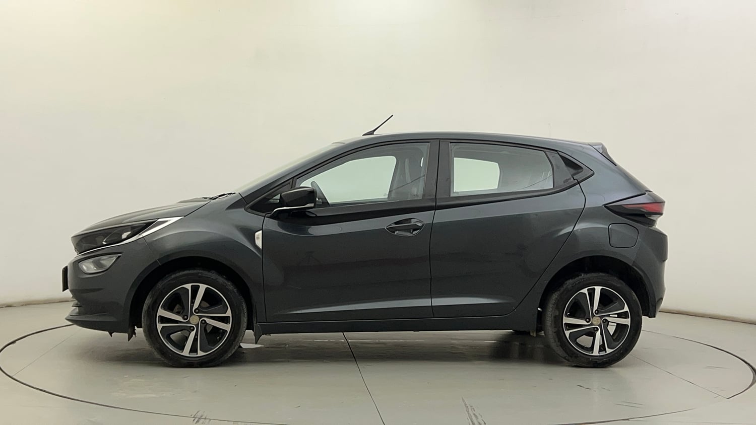 Used 2020 Tata Altroz XZ Petrol Petrol Manual exterior LEFT SIDE VIEW