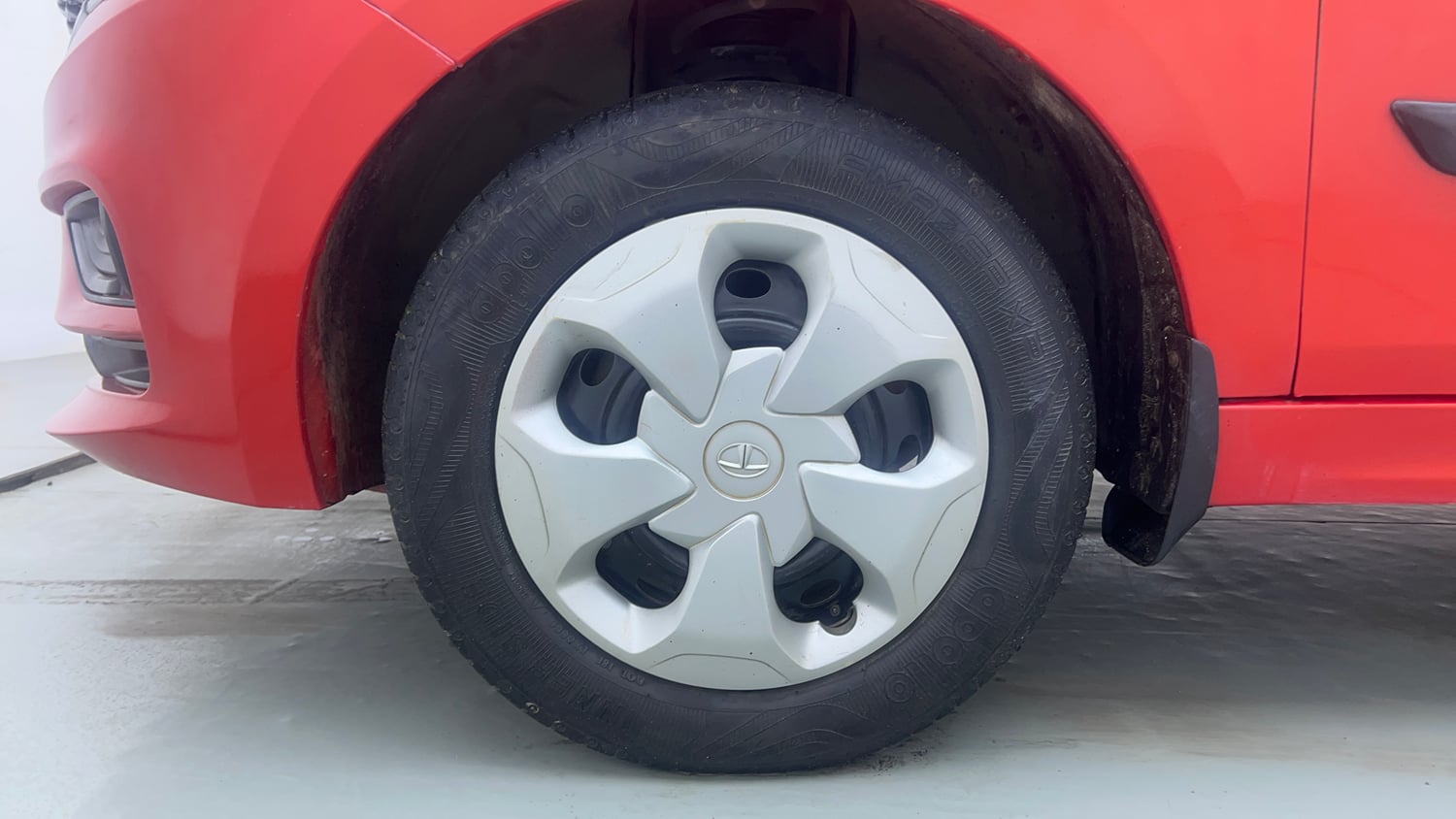 Used 2021 Tata Tiago XT Petrol Manual tyres LEFT FRONT TYRE RIM VIEW