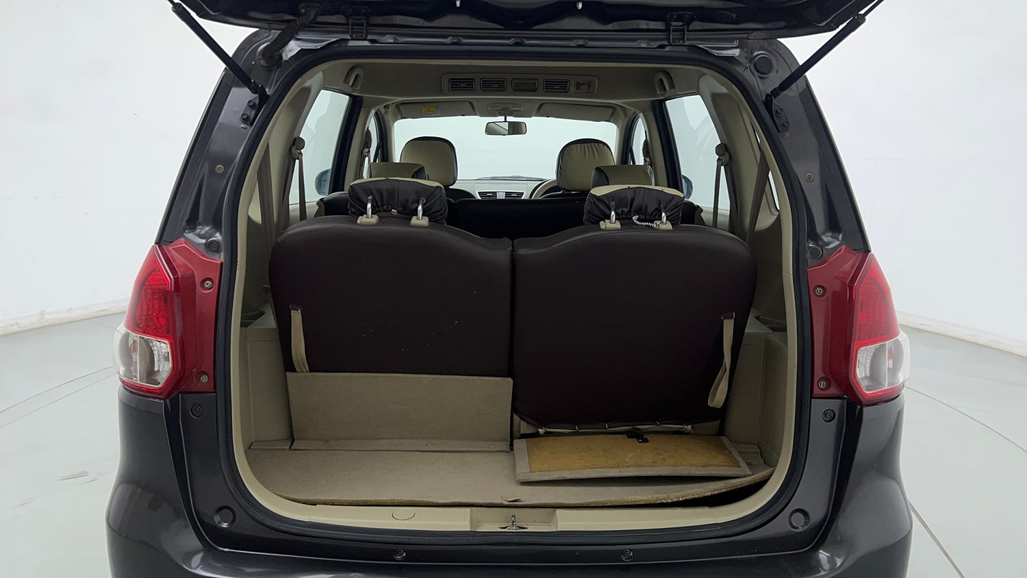 Used 2018 Maruti Suzuki Ertiga VXI Petrol Manual interior DICKY INSIDE VIEW