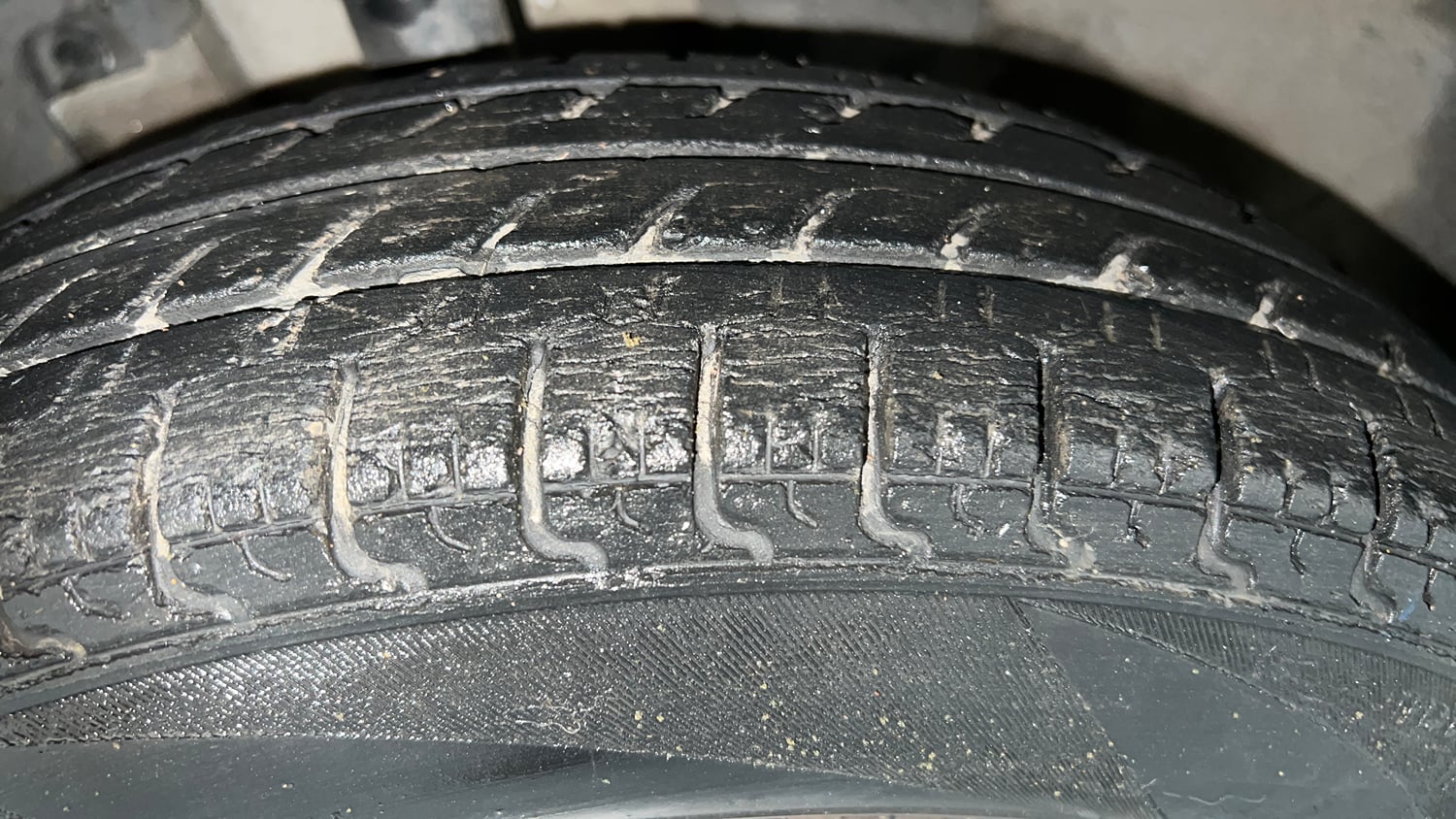Used 2018 Renault Kwid RXT Petrol Manual tyres LEFT FRONT TYRE TREAD VIEW