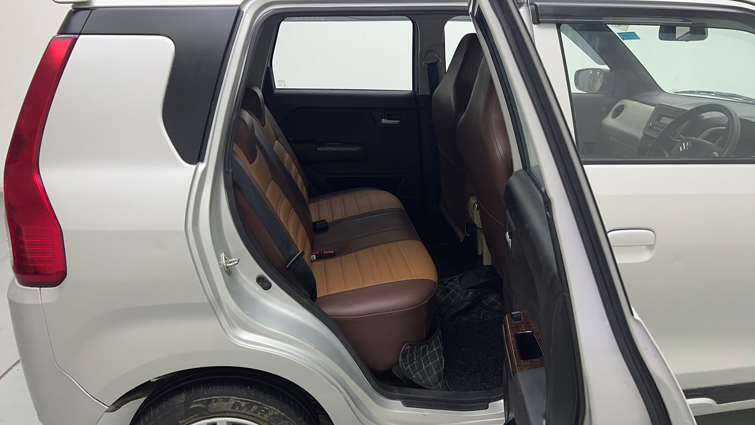 Used 2024 Maruti Suzuki Wagon R VXI 1.0 CNG Cng Manual interior RIGHT SIDE REAR DOOR CABIN VIEW