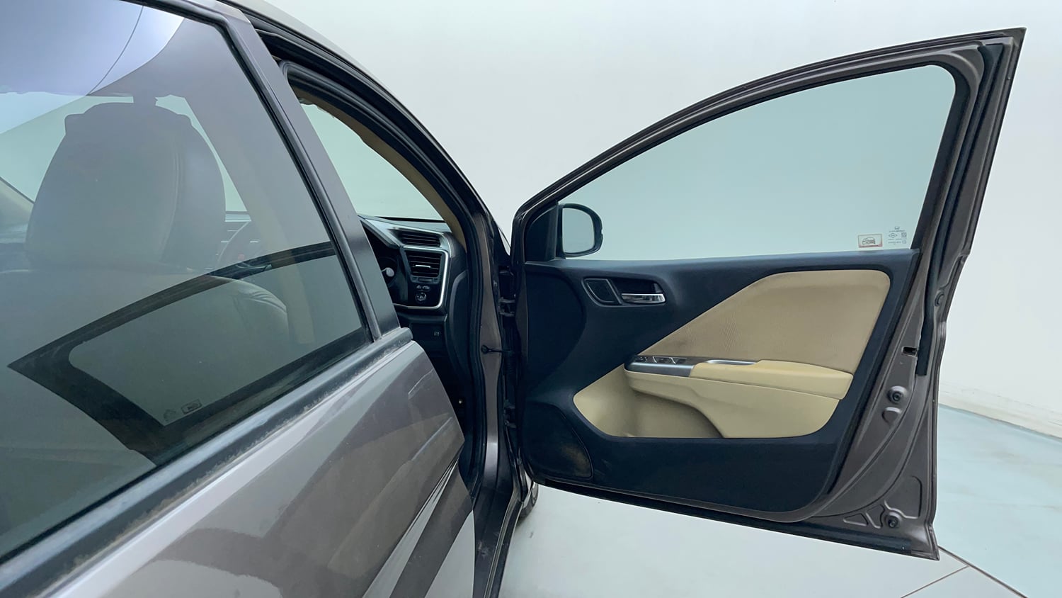 Used 2014 Honda City V Petrol Manual interior RIGHT FRONT DOOR OPEN VIEW