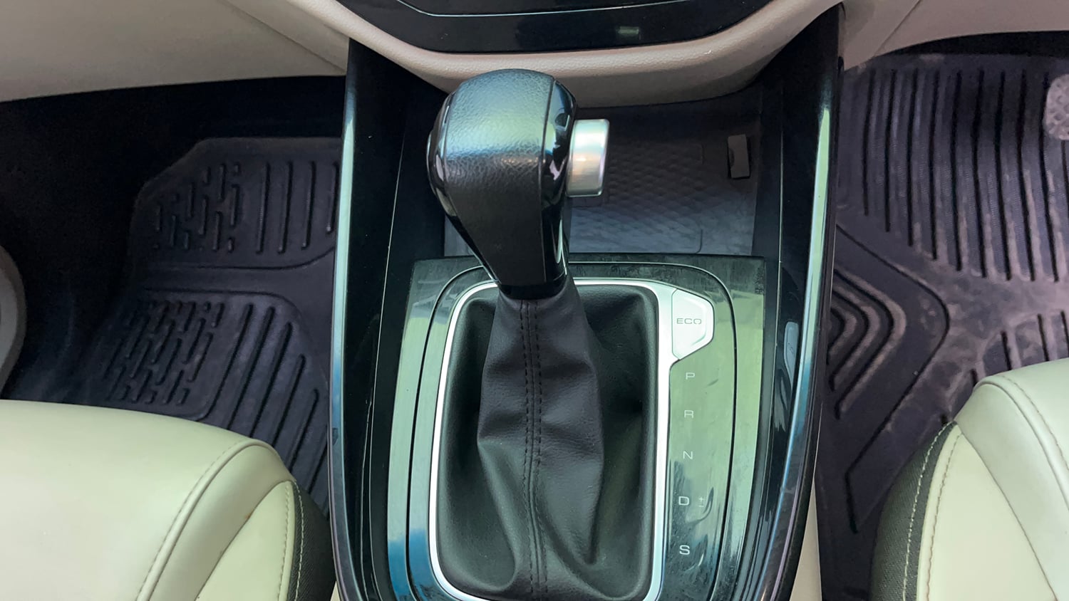 Used 2023 MG Motors Hector Sharp 1.5 Petrol CVT Petrol Automatic interior GEAR  KNOB VIEW