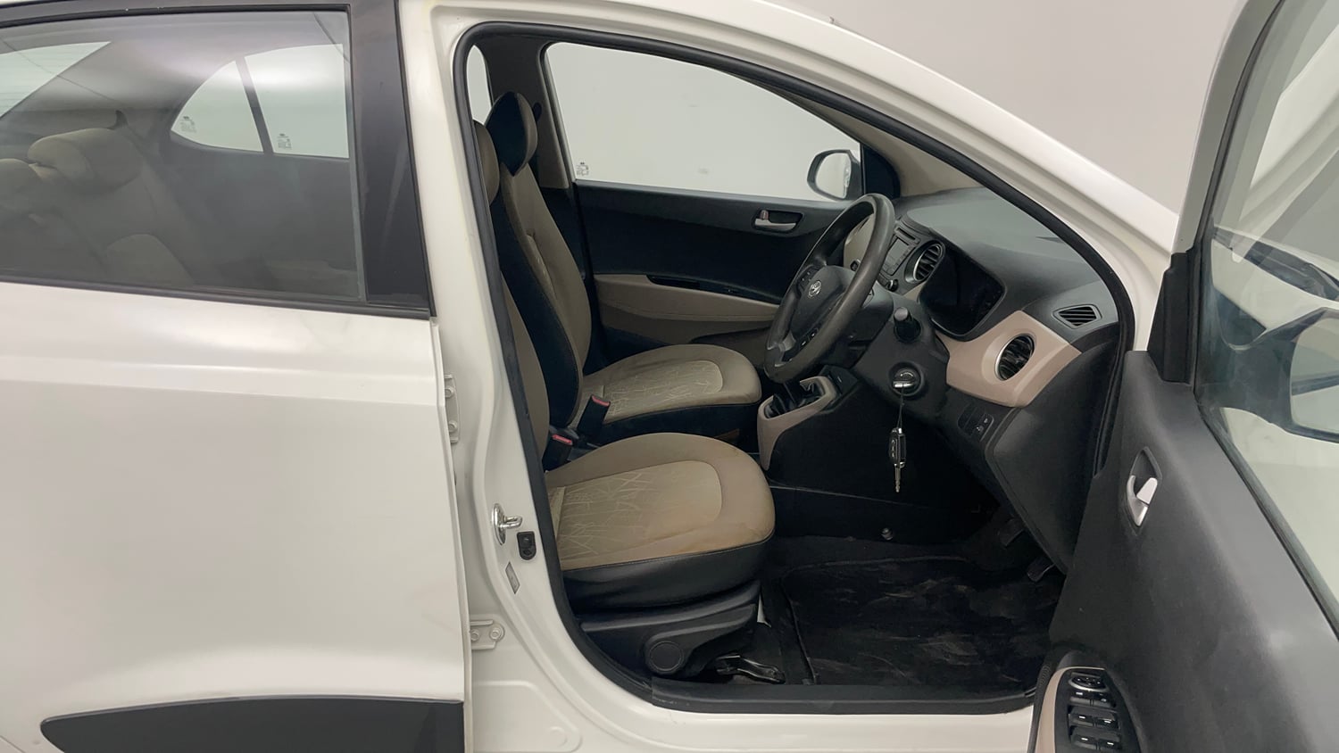 Used 2014 Hyundai Xcent S 1.2 (O) Petrol Manual interior RIGHT SIDE FRONT DOOR CABIN VIEW