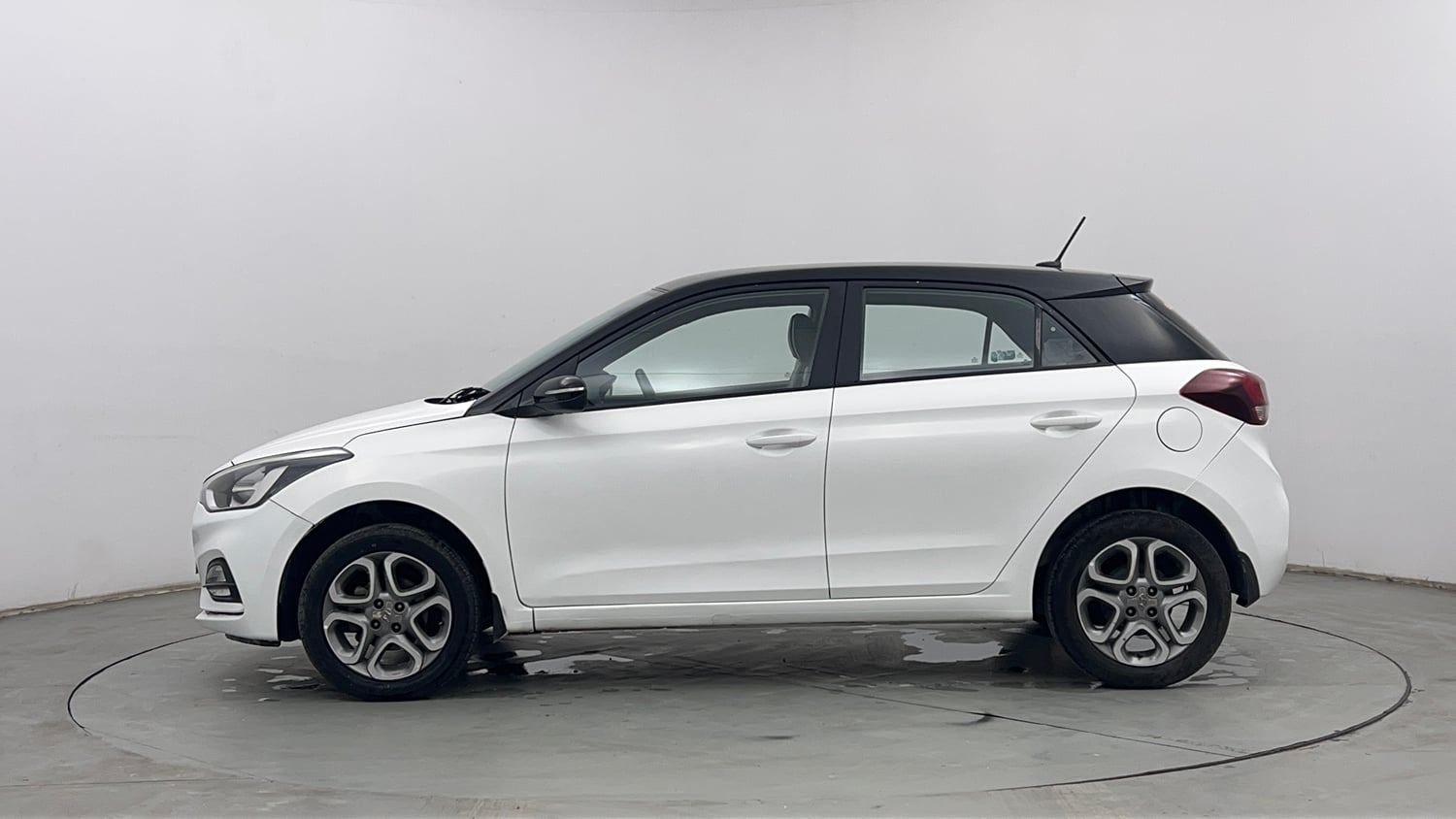 Used 2019 Hyundai Elite i20 Sportz Plus 1.2 Dual Tone Petrol Manual exterior LEFT SIDE VIEW