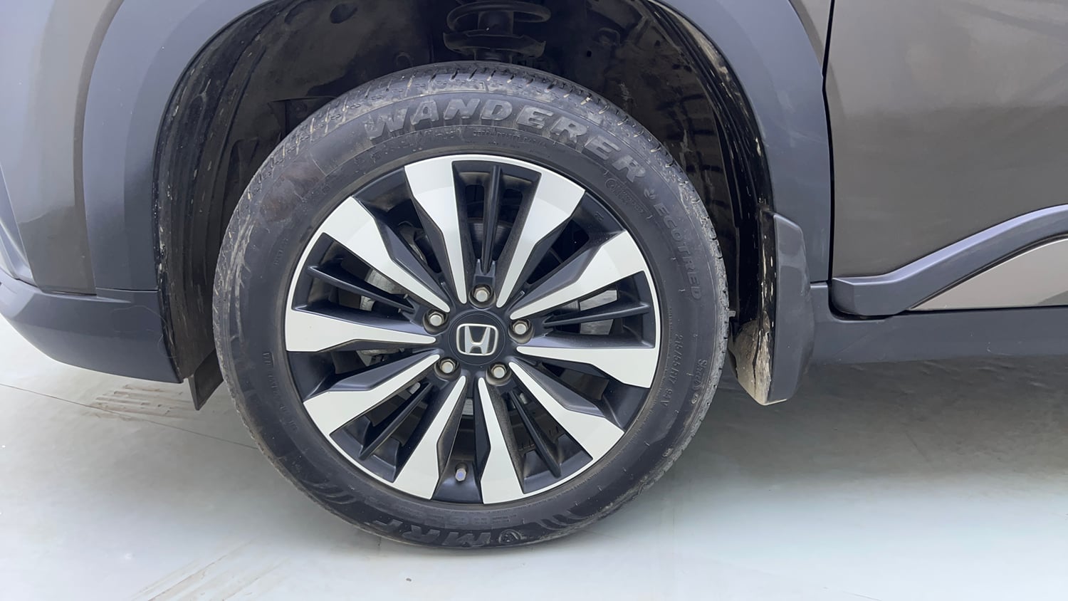 Used 2024 Honda Elevate ZX CVT Petrol Automatic tyres LEFT FRONT TYRE RIM VIEW