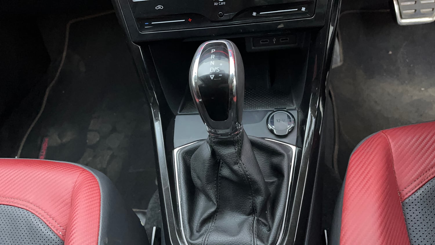Used 2025 Skoda Kushaq Monte Carlo 1.0L TSI AT Petrol Automatic interior GEAR  KNOB VIEW