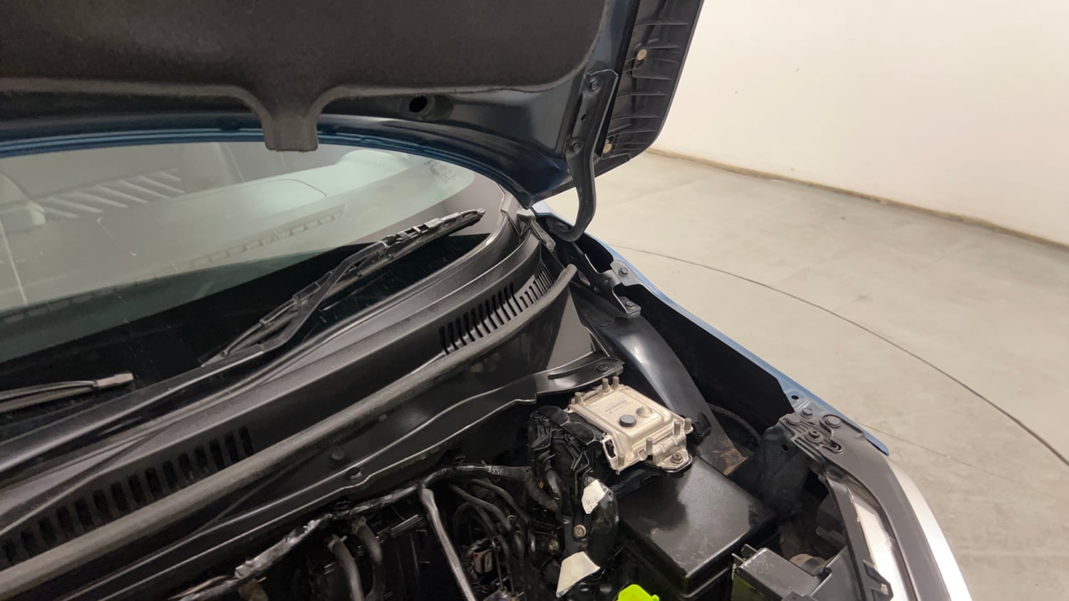 Used 2018 Maruti Suzuki Ignis Zeta 1.2 AMT Petrol Automatic engine ENGINE LEFT SIDE HINGE & APRON VIEW