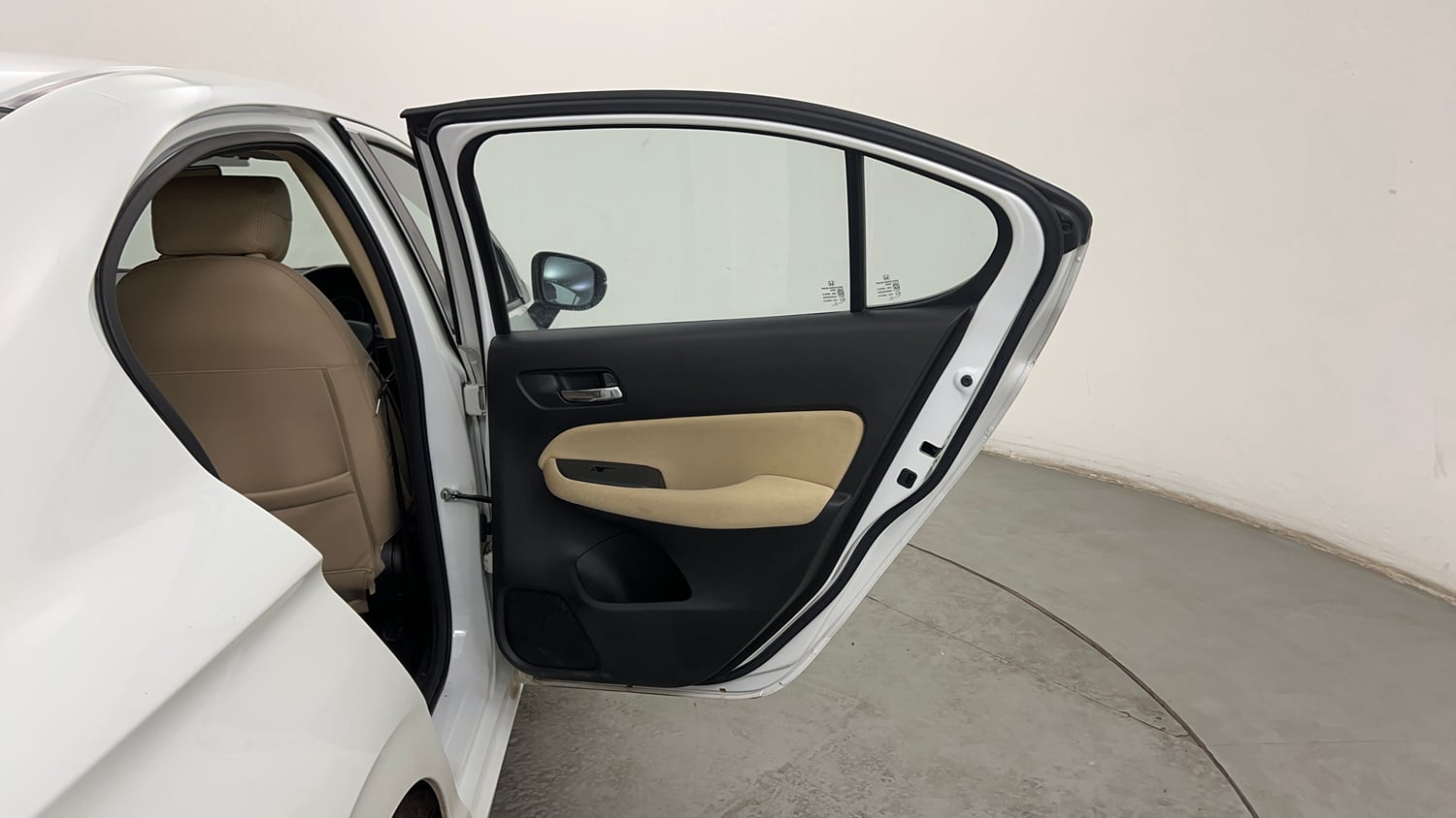 Used 2022 Honda City V CVT Petrol Petrol Automatic interior RIGHT REAR DOOR OPEN VIEW