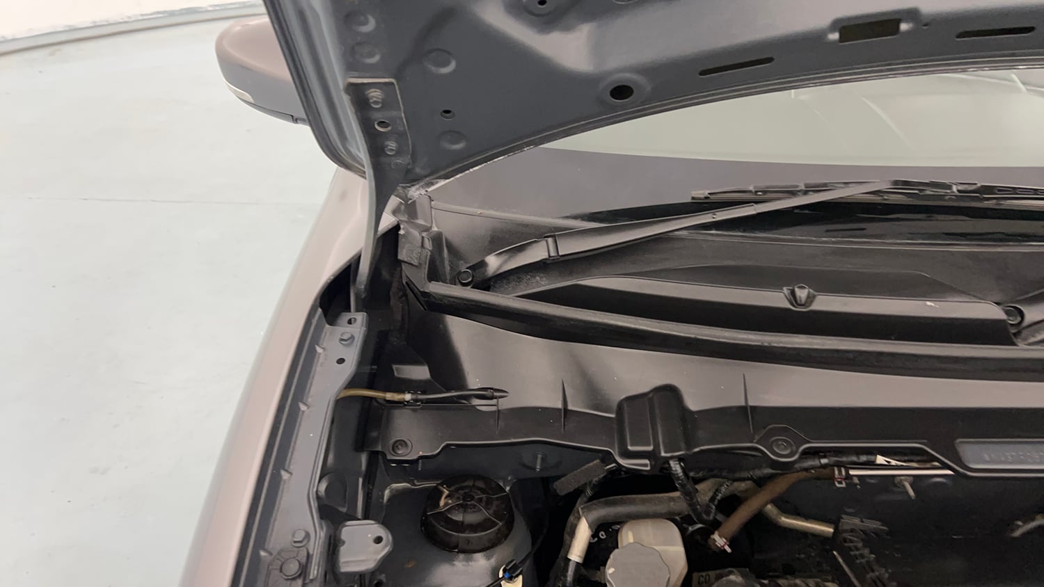 Used 2022 Maruti Suzuki Celerio ZXi Plus Petrol Manual engine ENGINE RIGHT SIDE HINGE & APRON VIEW